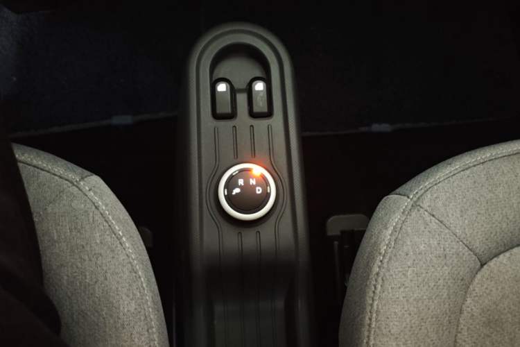 Used Wuling Hongguang MINIEV 2022 Macaron Premium Model – Lithium Iron Phosphate Gear Lever