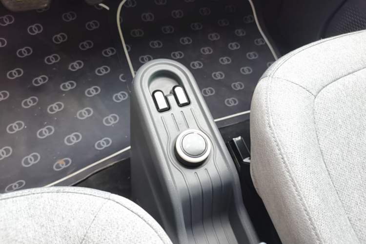 Used Wuling Hongguang MINIEV 2022 Macaron Premium Model – Lithium Ternary Battery Gear Lever