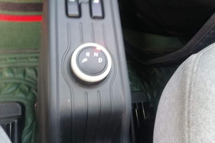 Used Wuling Hongguang MINIEV 2022 Macaron Premium Model – Lithium Iron Phosphate Gear Lever