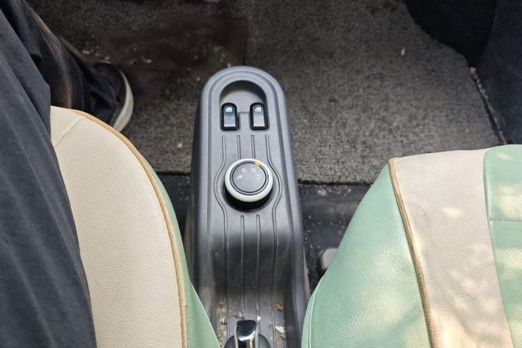 Used Wuling Hongguang MINIEV 2022 Macaron Fashion Model Lithium Iron Phosphate Gear Lever