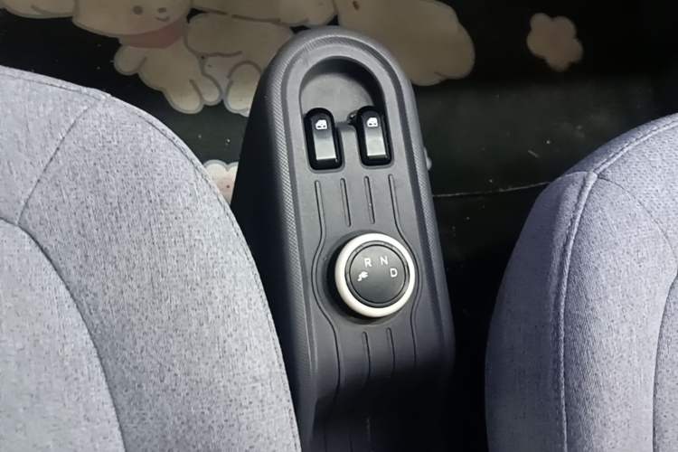 Used Wuling Hongguang MINIEV 2022 Macaron Premium Model – Lithium Ternary Battery Gear Lever