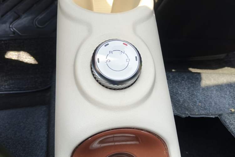 Used Wuling Hongguang MINIEV 2022 GAMEBOY 200km Gaming Edition with Lithium Iron Phosphate Gear Lever