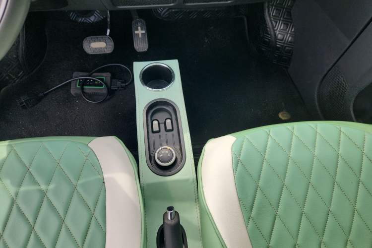 Used Wuling Hongguang MINIEV 2022 Macaron Premium Model – Lithium Ternary Battery Gear Lever