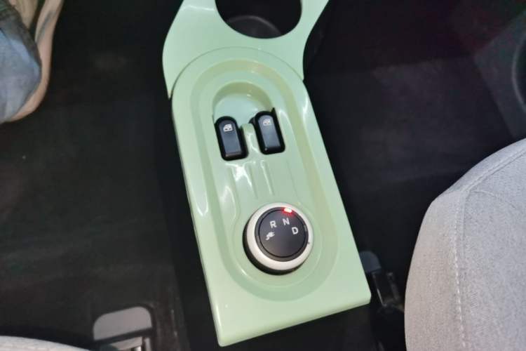 Used Wuling Hongguang MINIEV 2022 Macaron Premium Model – Lithium Iron Phosphate Gear Lever