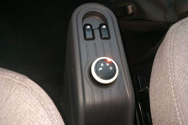 Used Wuling Hongguang MINIEV 2022 Macaron Fashion Model Lithium Iron Phosphate Gear Lever