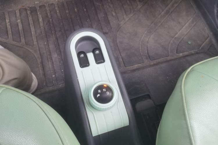 Used Wuling Hongguang MINIEV 2022 Macaron Premium Model – Lithium Iron Phosphate Gear Lever