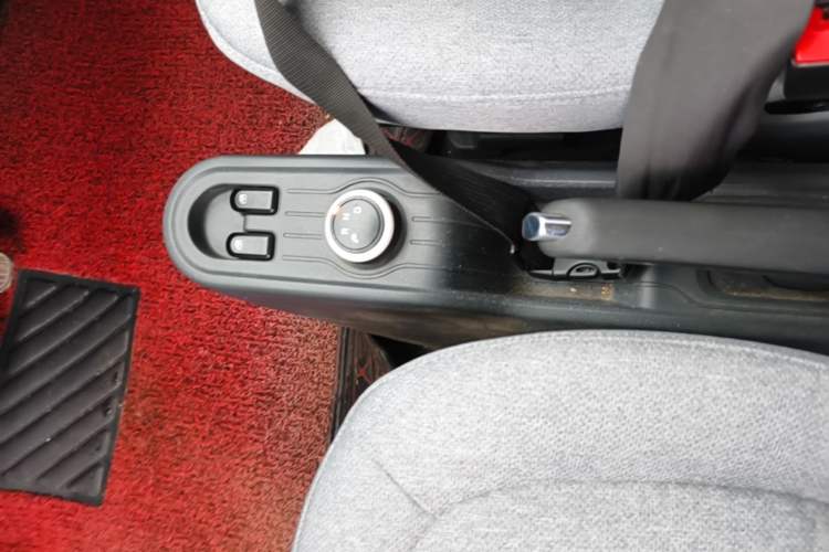 Used Wuling Hongguang MINIEV 2022 Macaron Premium Model – Lithium Iron Phosphate Gear Lever