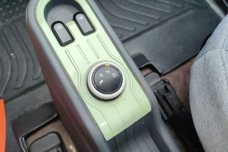 Used Wuling Hongguang MINIEV 2022 Macaron Premium Model – Lithium Iron Phosphate Gear Lever