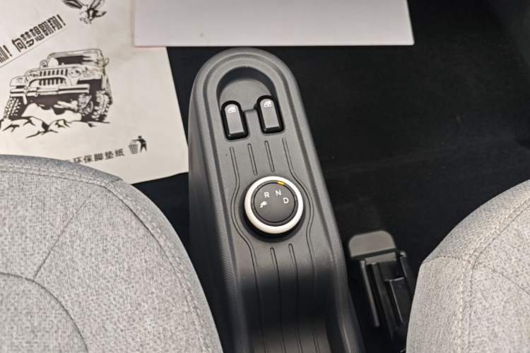 Used Wuling Hongguang MINIEV 2022 Macaron Fashion Model Lithium Iron Phosphate Gear Lever