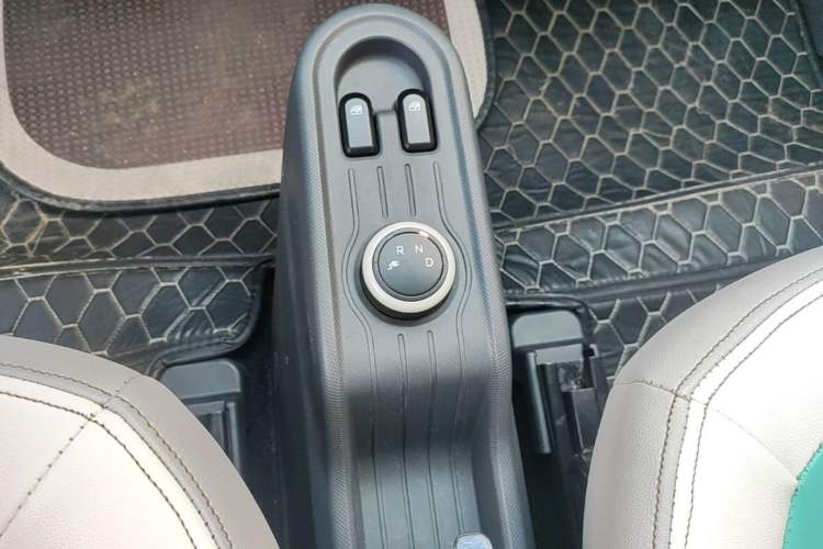 Used Wuling Hongguang MINIEV 2022 Macaron Fashion Model Lithium Iron Phosphate Gear Lever