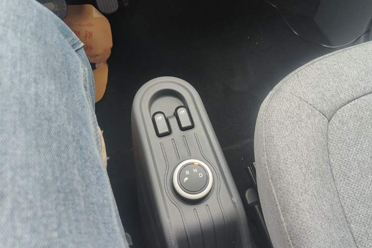 Used Wuling Hongguang MINIEV 2022 Macaron Premium Model – Lithium Iron Phosphate Gear Lever