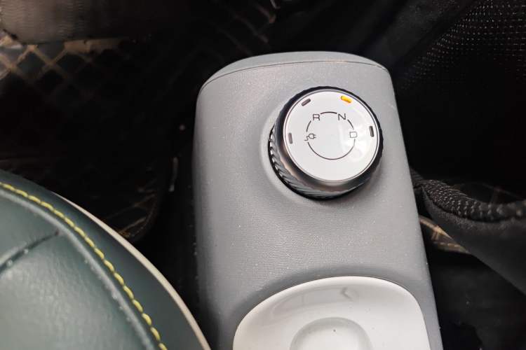Used Wuling Hongguang MINIEV 2022 GAMEBOY 200km Gaming Edition with Lithium Iron Phosphate Gear Lever