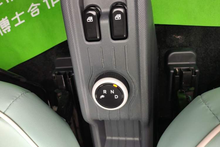 Used Wuling Hongguang MINIEV 2022 Macaron Premium Model – Lithium Iron Phosphate Gear Lever