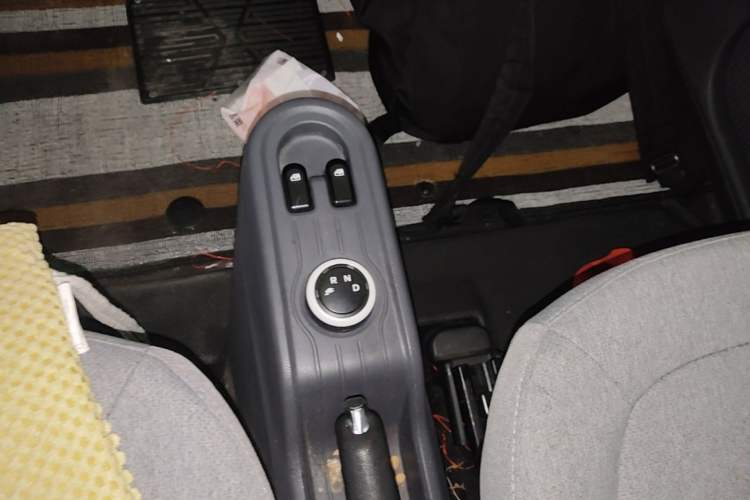 Used Wuling Hongguang MINIEV 2022 Macaron Premium Model – Lithium Iron Phosphate Gear Lever