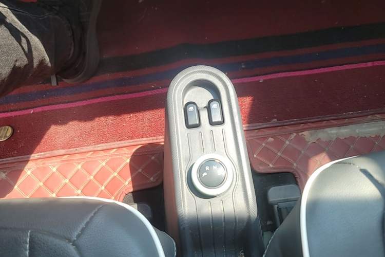Used Wuling Hongguang MINIEV 2022 Macaron Fashion Model Lithium Iron Phosphate Gear Lever