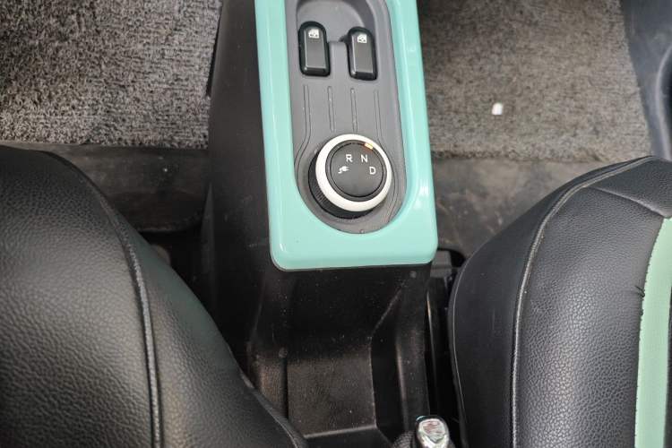 Used Wuling Hongguang MINIEV 2022 Macaron Fashion Model Lithium Iron Phosphate Gear Lever