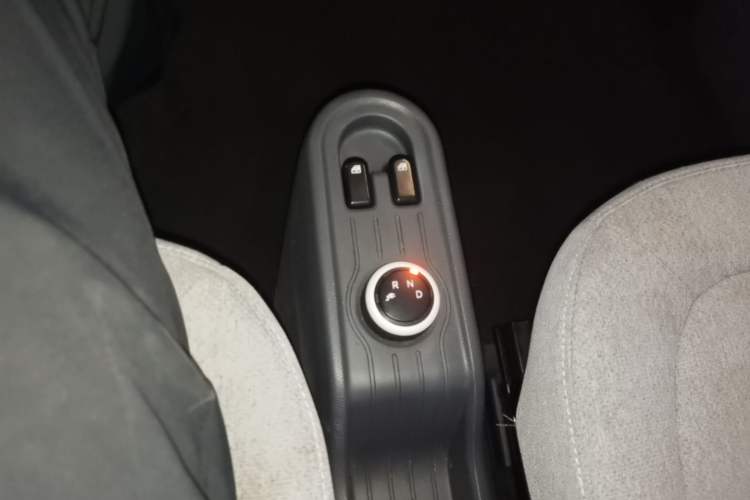 Used Wuling Hongguang MINIEV 2022 Macaron Premium Model – Lithium Iron Phosphate Gear Lever