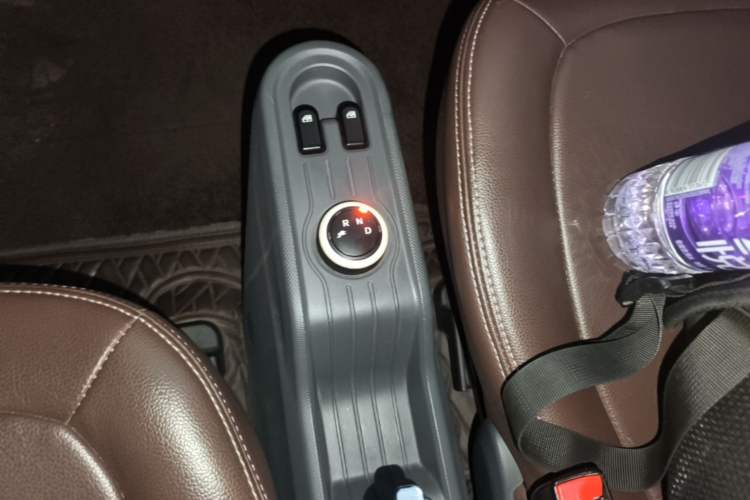 Used Wuling Hongguang MINIEV 2022 Macaron Fashion Model Lithium Iron Phosphate Gear Lever