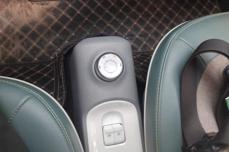 Used Wuling Hongguang MINIEV 2022 GAMEBOY 200km Gaming Edition with Lithium Iron Phosphate Gear Lever