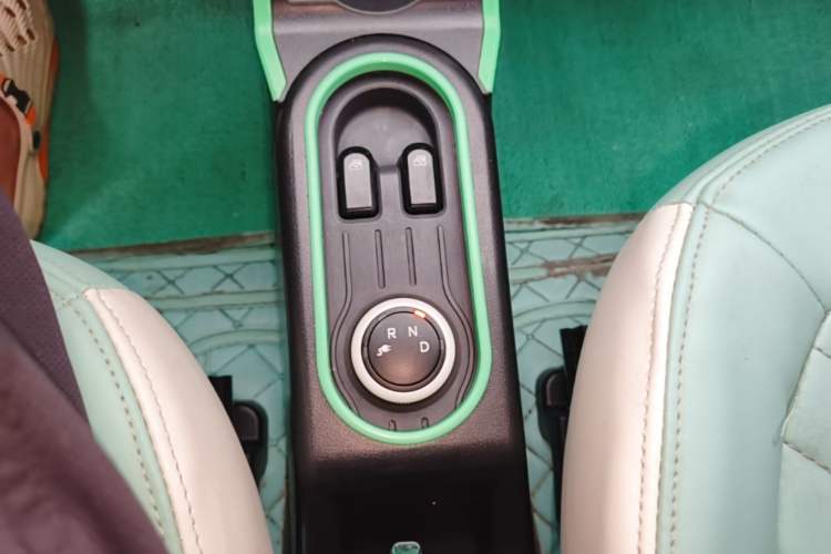 Used Wuling Hongguang MINIEV 2022 Macaron Fashion Model Lithium Iron Phosphate Gear Lever