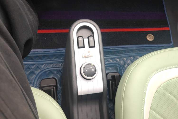 Used Wuling Hongguang MINIEV 2022 Macaron Premium Model – Lithium Iron Phosphate Gear Lever