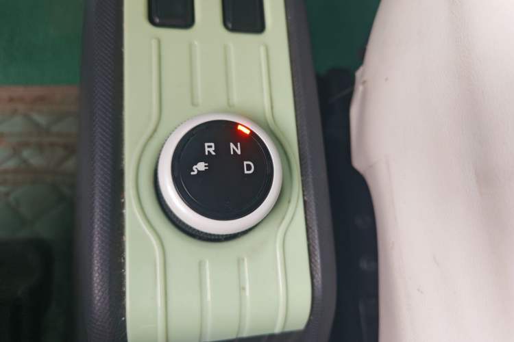 Used Wuling Hongguang MINIEV 2022 Macaron Premium Model – Lithium Iron Phosphate Gear Lever