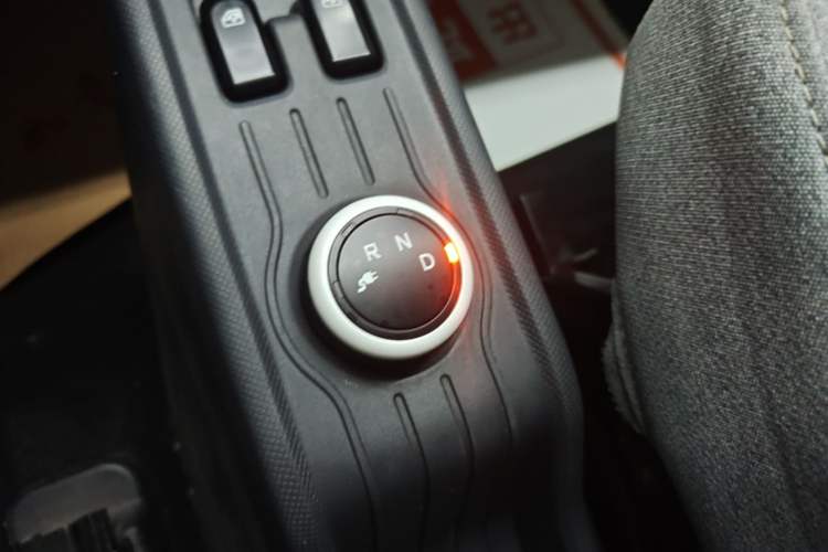 Used Wuling Hongguang MINIEV 2022 Macaron Premium Model – Lithium Iron Phosphate Gear Lever