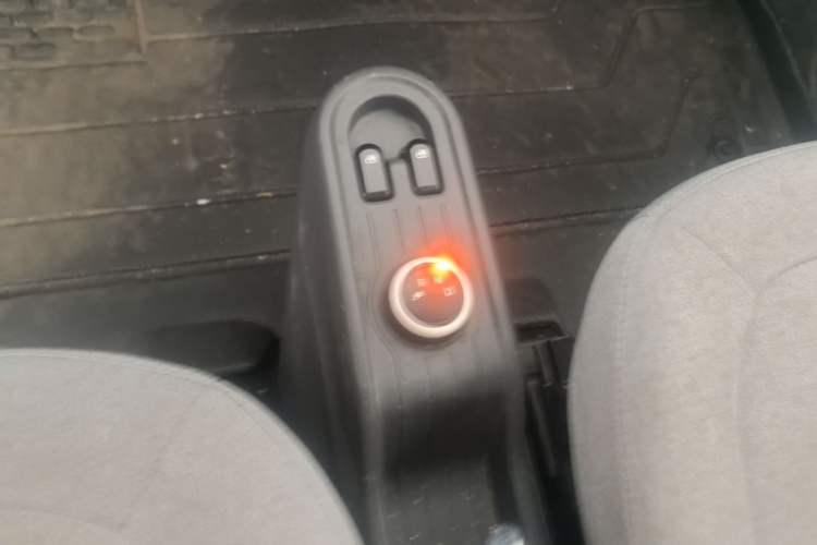 Used Wuling Hongguang MINIEV 2022 Macaron Premium Model – Lithium Iron Phosphate Gear Lever