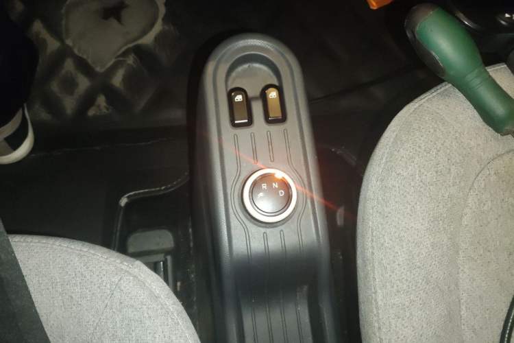 Used Wuling Hongguang MINIEV 2022 Macaron Premium Model – Lithium Iron Phosphate Gear Lever