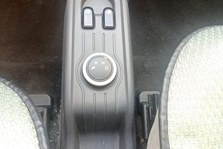 Used Wuling Hongguang MINIEV 2022 Macaron Premium Model – Lithium Iron Phosphate Gear Lever