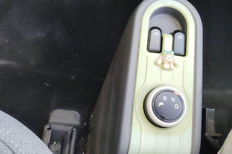 Used Wuling Hongguang MINIEV 2022 Macaron Premium Model – Lithium Iron Phosphate Gear Lever