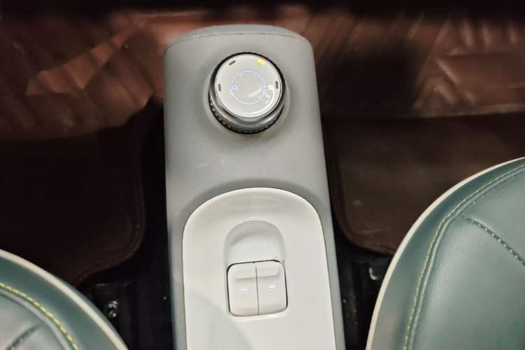 Used Wuling Hongguang MINIEV 2022 GAMEBOY 200km Gaming Edition with Lithium Iron Phosphate Gear Lever