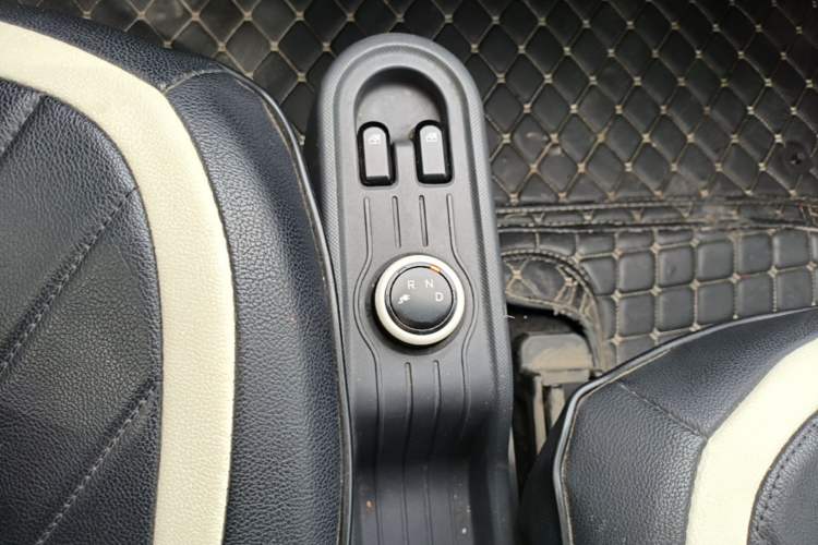 Used Wuling Hongguang MINIEV 2022 Macaron Premium Model – Lithium Iron Phosphate Gear Lever