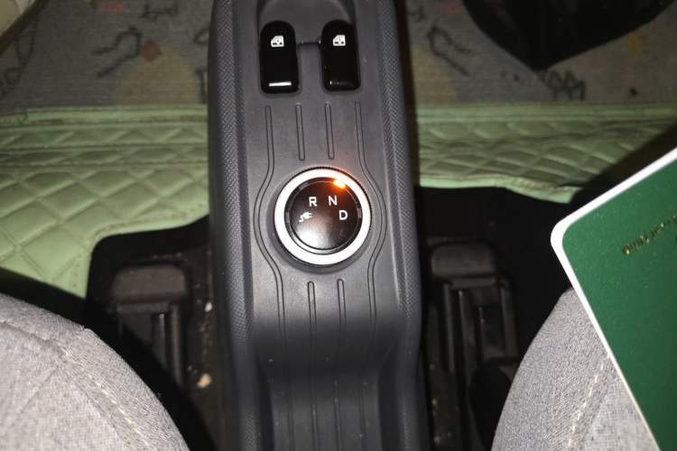 Used Wuling Hongguang MINIEV 2022 Macaron Fashion Edition Lithium-Nickel-Cobalt-Alpha-oxide Gear Lever