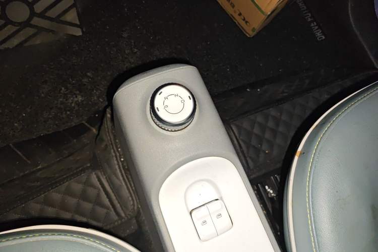Used Wuling Hongguang MINIEV 2022 GAMEBOY 300km Enthusiast Model with Lithium Iron Phosphate Gear Lever