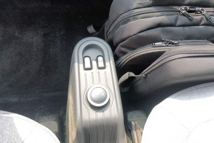 Used Wuling Hongguang MINIEV 2022 Macaron Premium Model – Lithium Iron Phosphate Gear Lever