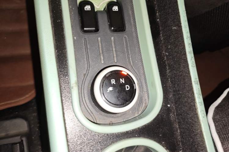 Used Wuling Hongguang MINIEV 2022 Macaron Premium Model – Lithium Iron Phosphate Gear Lever