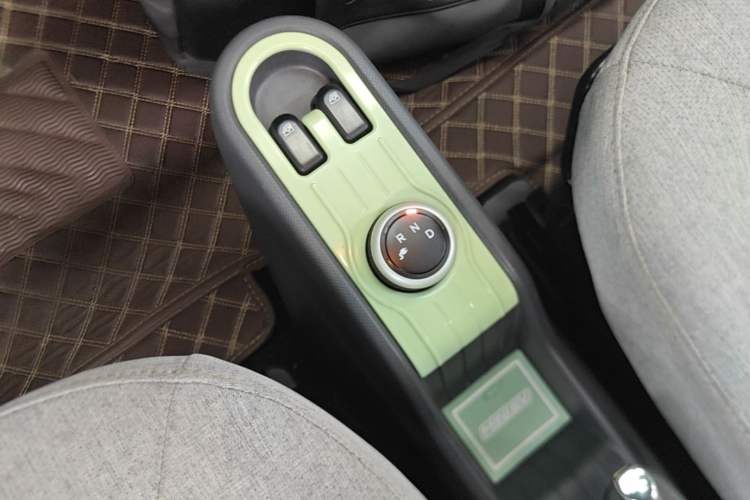 Used Wuling Hongguang MINIEV 2022 Macaron Premium Model – Lithium Iron Phosphate Gear Lever