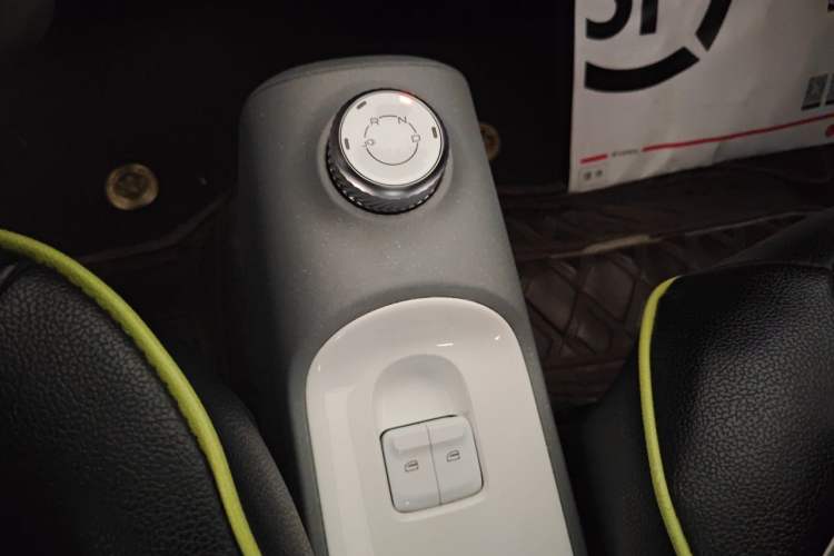 Used Wuling Hongguang MINIEV 2022 GAMEBOY 200km Gaming Edition with Lithium Iron Phosphate Gear Lever