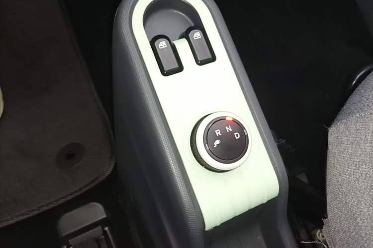 Used Wuling Hongguang MINIEV 2022 Macaron Fashion Edition Lithium-Nickel-Cobalt-Alpha-oxide Gear Lever