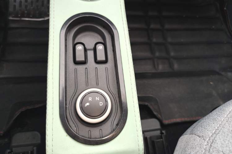 Used Wuling Hongguang MINIEV 2022 Macaron Premium Model – Lithium Ternary Battery Gear Lever