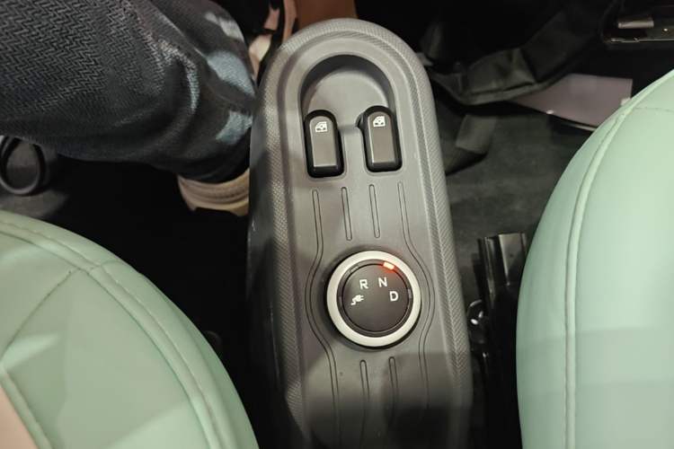 Used Wuling Hongguang MINIEV 2022 Macaron Premium Model – Lithium Iron Phosphate Gear Lever