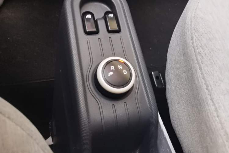 Used Wuling Hongguang MINIEV 2022 Macaron Premium Model – Lithium Iron Phosphate Gear Lever