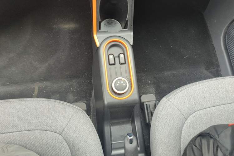 Used Wuling Hongguang MINIEV 2022 Macaron Premium Model – Lithium Iron Phosphate Gear Lever