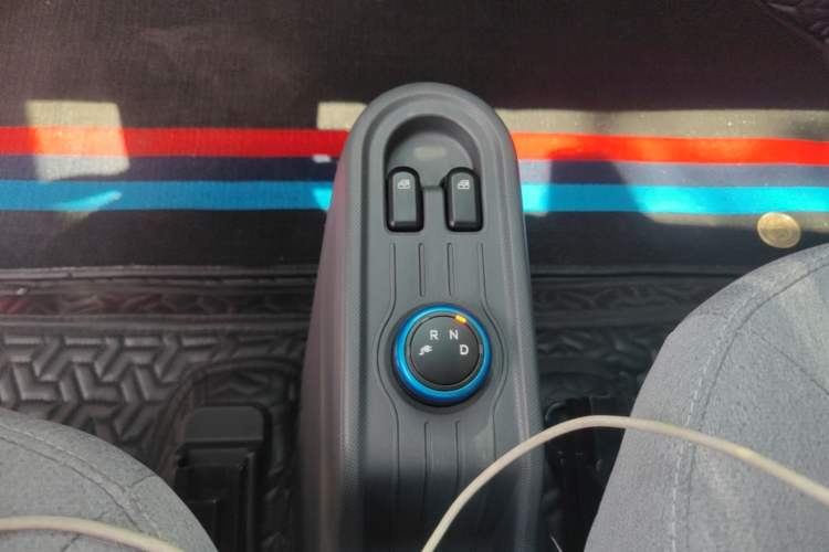 Used Wuling Hongguang MINIEV 2022 Macaron Fashion Model Lithium Iron Phosphate Gear Lever