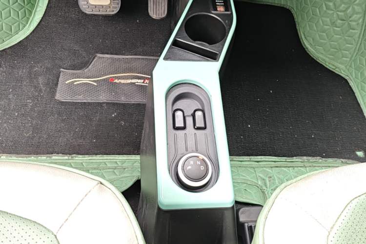 Used Wuling Hongguang MINIEV 2022 Macaron Fashion Model Lithium Iron Phosphate Gear Lever