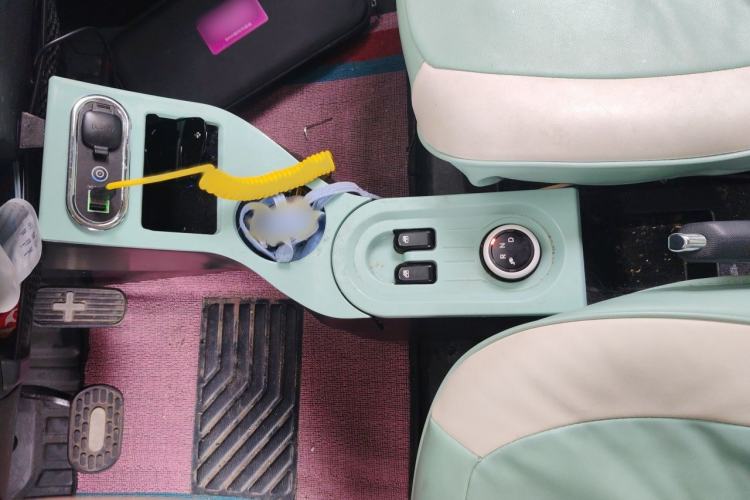 Used Wuling Hongguang MINIEV 2022 Macaron Fashion Model Lithium Iron Phosphate Gear Lever