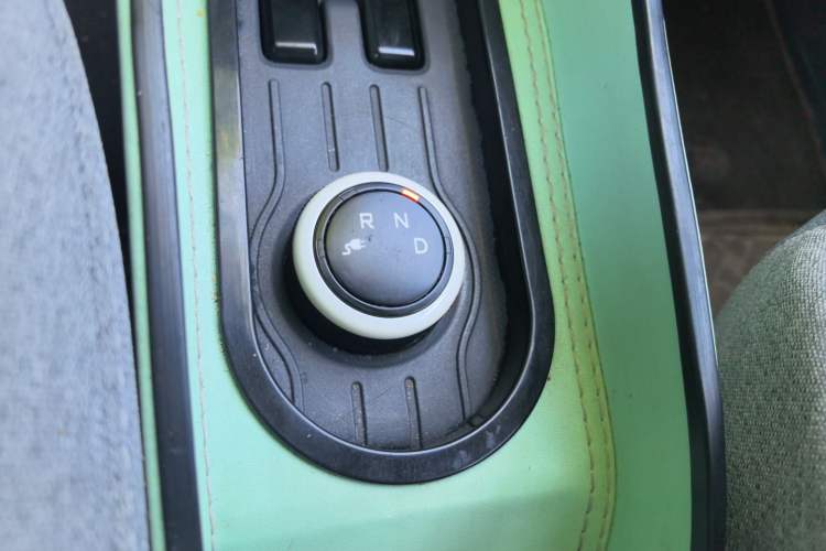 Used Wuling Hongguang MINIEV 2022 Macaron Fashion Model Lithium Iron Phosphate Gear Lever