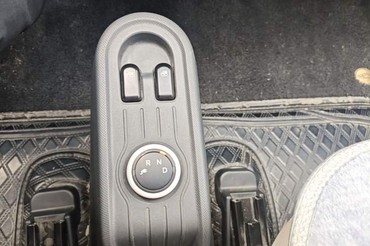Used Wuling Hongguang MINIEV 2022 Macaron Premium Model – Lithium Iron Phosphate Gear Lever