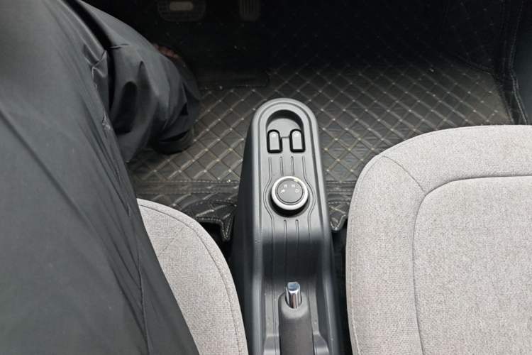 Used Wuling Hongguang MINIEV 2022 Macaron Premium Model – Lithium Iron Phosphate Gear Lever